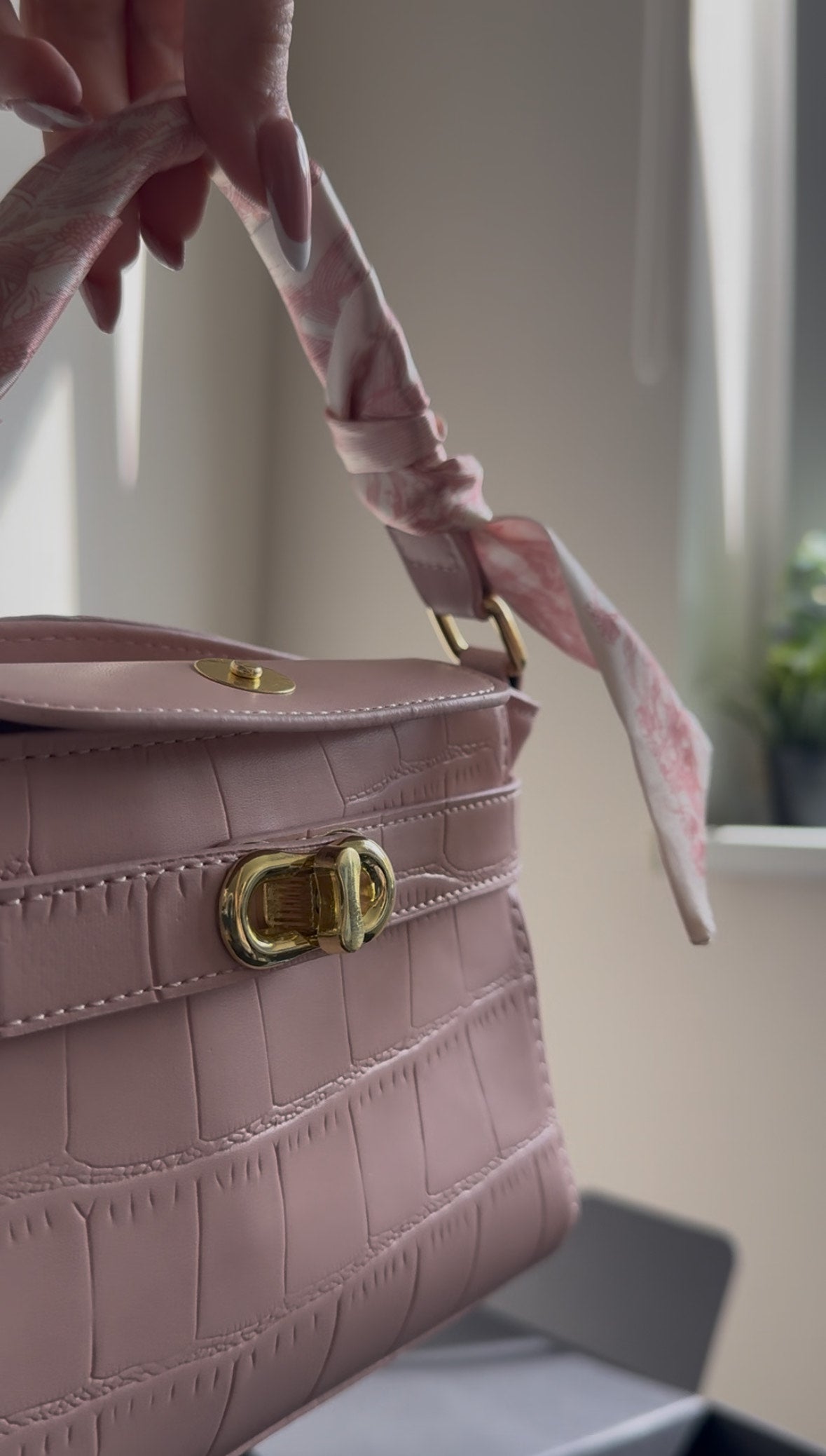 Baby pink shoulder bag
