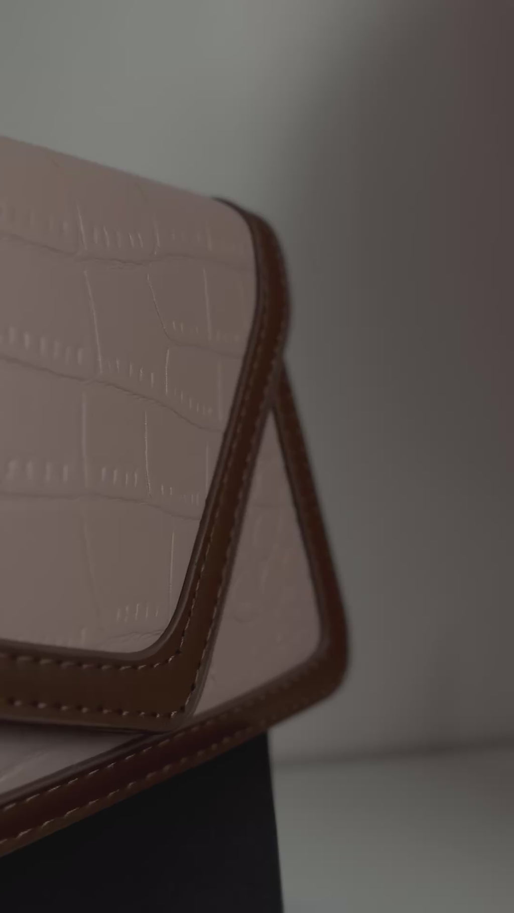 Flap-over Balta & Brūna